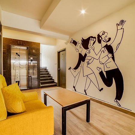 Townhouse Sarvar Hospitality Near Ascendas Park Square Mall バンガロール エクステリア 写真