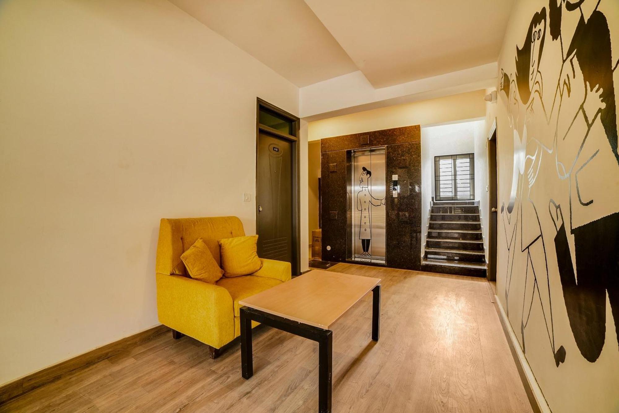 Townhouse Sarvar Hospitality Near Ascendas Park Square Mall バンガロール エクステリア 写真