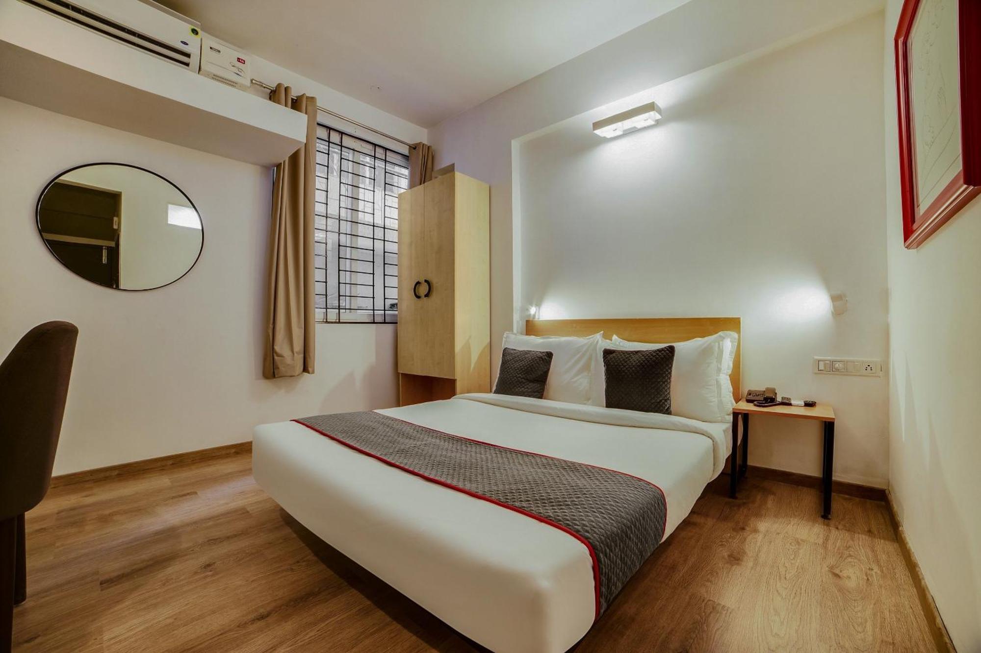 Townhouse Sarvar Hospitality Near Ascendas Park Square Mall バンガロール エクステリア 写真