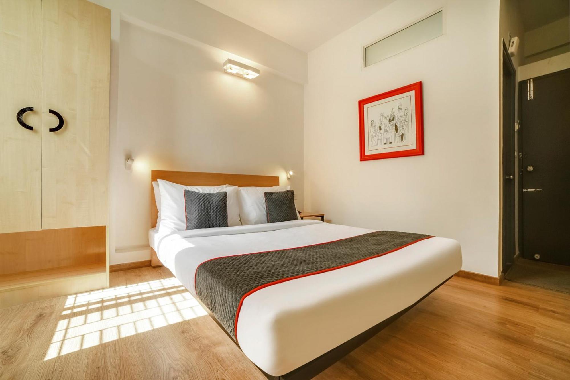 Townhouse Sarvar Hospitality Near Ascendas Park Square Mall バンガロール エクステリア 写真