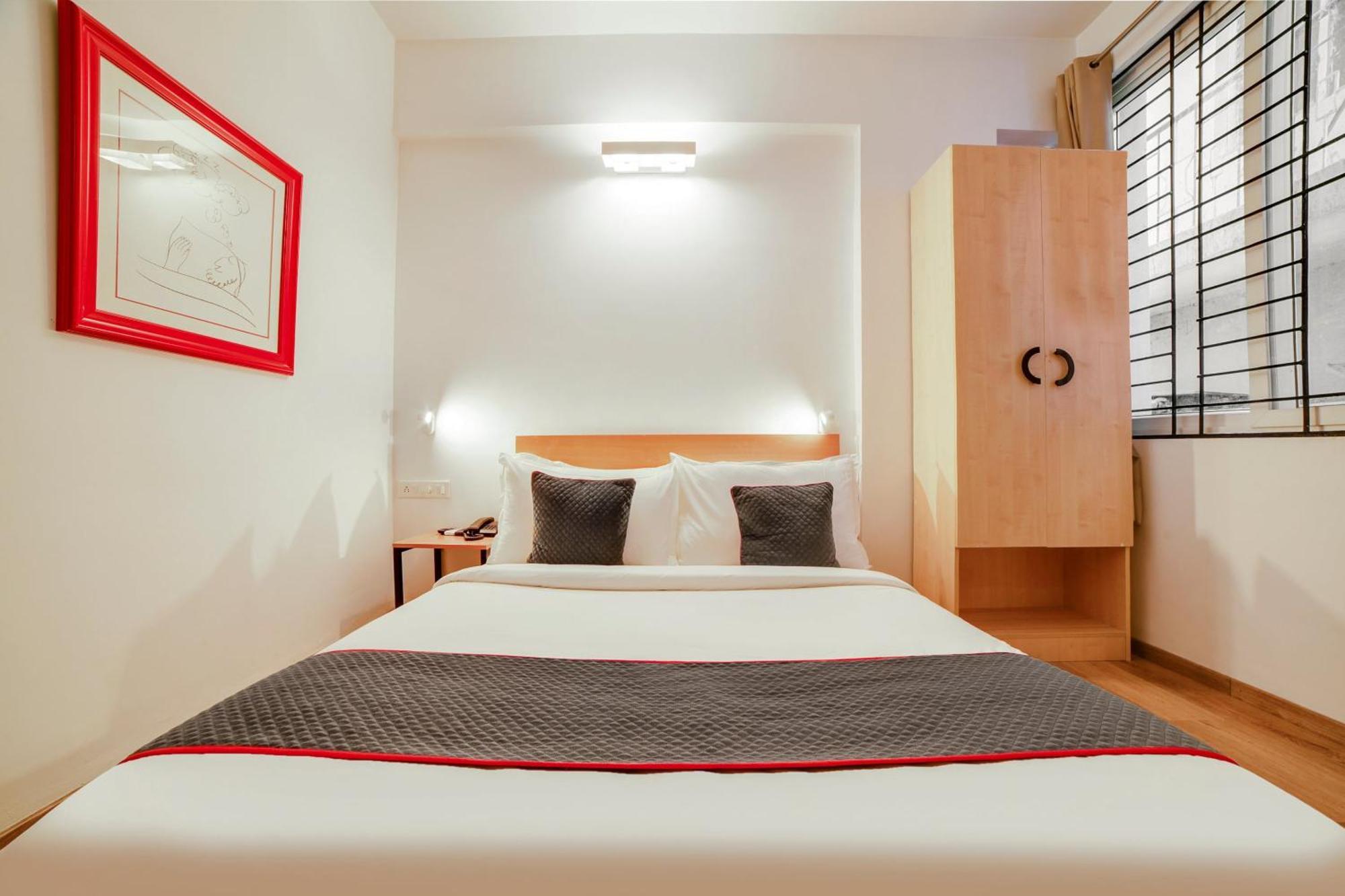 Townhouse Sarvar Hospitality Near Ascendas Park Square Mall バンガロール エクステリア 写真