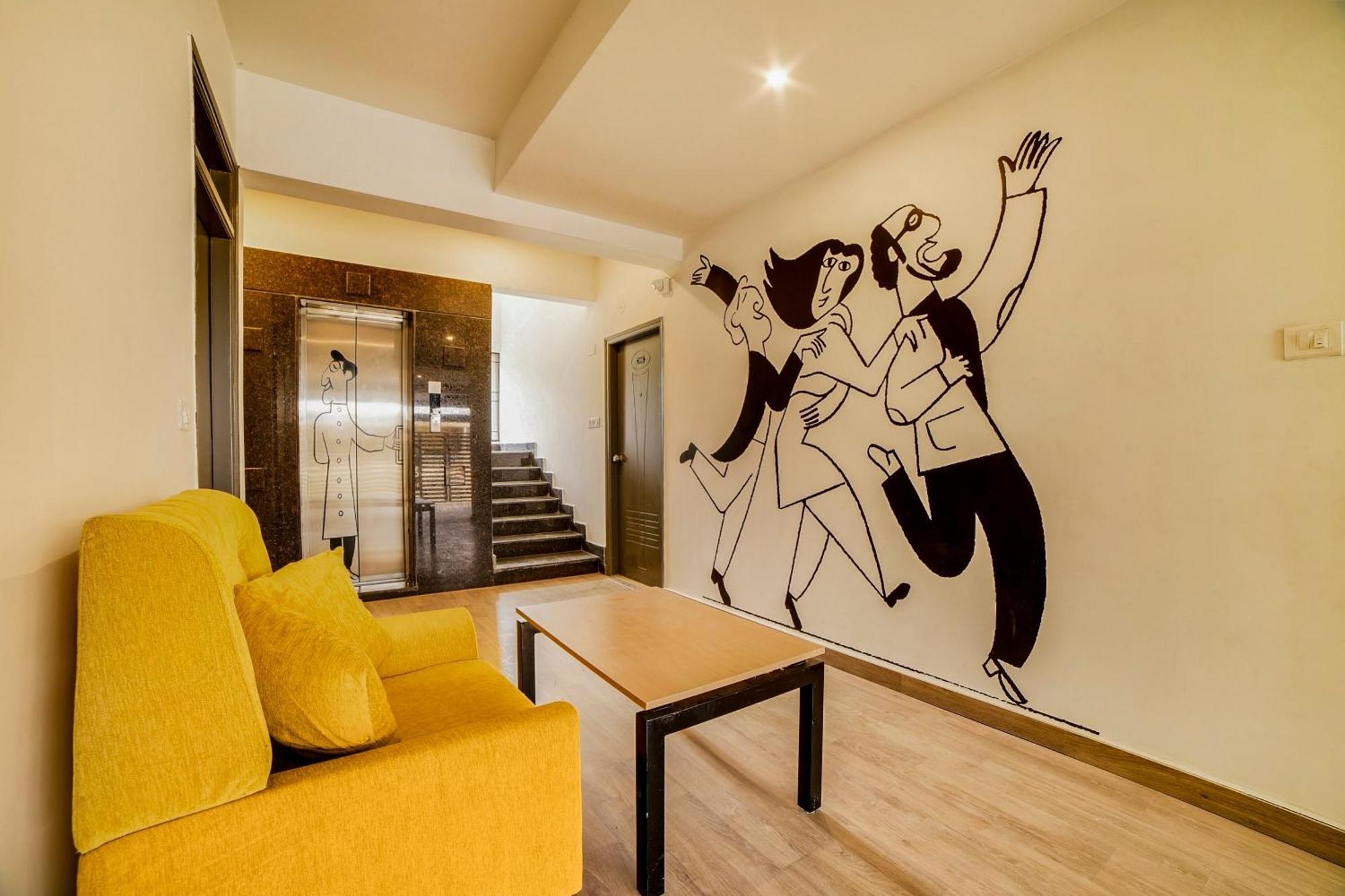 Townhouse Sarvar Hospitality Near Ascendas Park Square Mall バンガロール エクステリア 写真