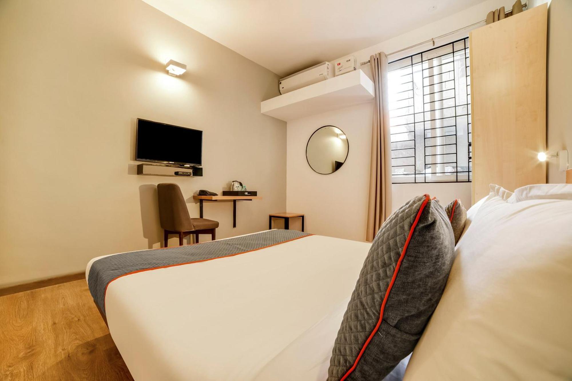 Townhouse Sarvar Hospitality Near Ascendas Park Square Mall バンガロール エクステリア 写真